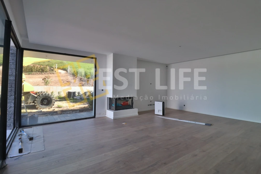 Moradia T4 para Venda em Azueira e Sobral da Abelheira Foto 8