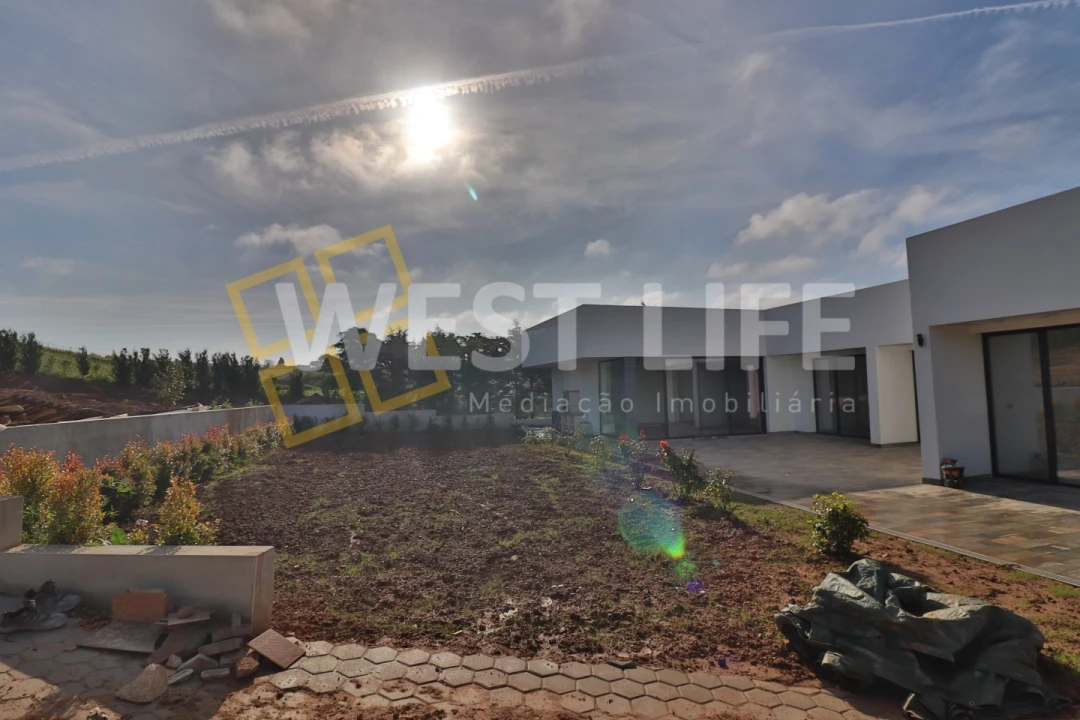 Moradia T4 para Venda em Azueira e Sobral da Abelheira Foto 30