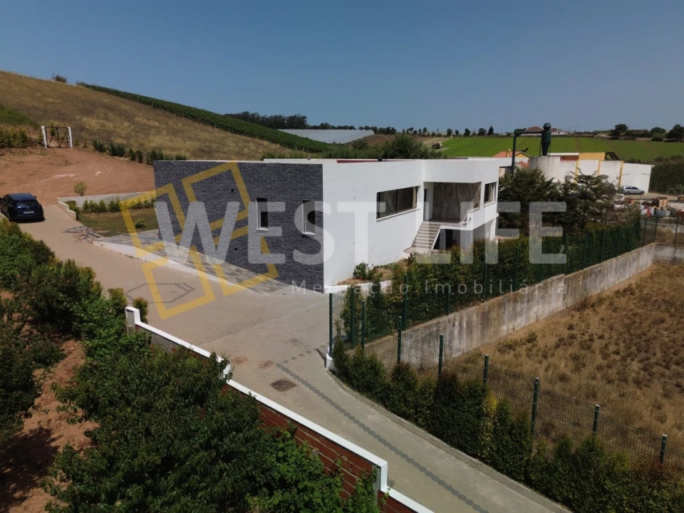 Moradia T4 para Venda em Azueira e Sobral da Abelheira Foto 34