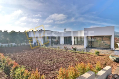 Moradia T4 para Venda em Azueira e Sobral da Abelheira