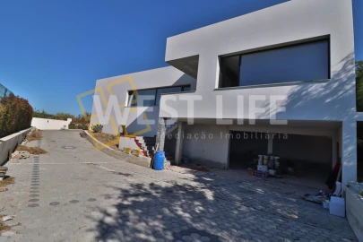 Moradia T4 para Venda em Azueira e Sobral da Abelheira