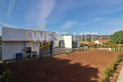 Moradia T4 para Venda em Azueira e Sobral da Abelheira