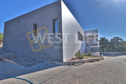 Moradia T4 para Venda em Azueira e Sobral da Abelheira