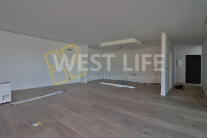 Moradia T4 para Venda em Azueira e Sobral da Abelheira