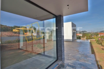 Moradia T4 para Venda em Azueira e Sobral da Abelheira