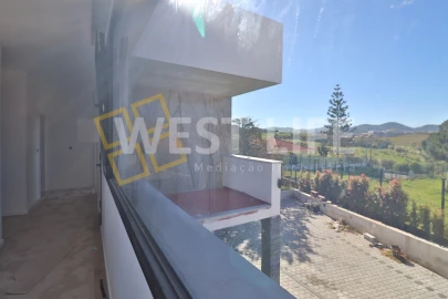 Moradia T4 para Venda em Azueira e Sobral da Abelheira