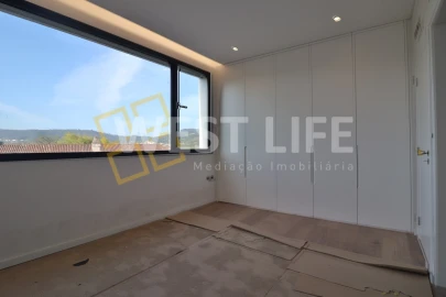 Moradia T4 para Venda em Azueira e Sobral da Abelheira