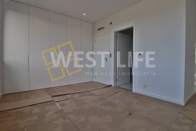 Moradia T4 para Venda em Azueira e Sobral da Abelheira