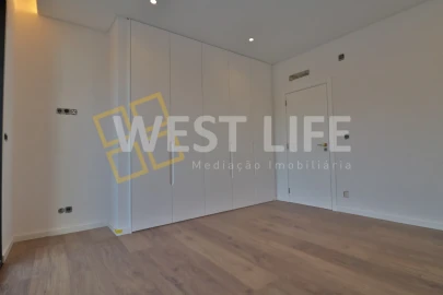 Moradia T4 para Venda em Azueira e Sobral da Abelheira