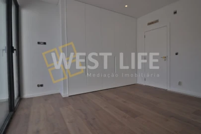 Moradia T4 para Venda em Azueira e Sobral da Abelheira