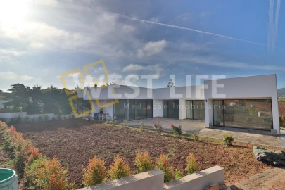 Moradia T4 para Venda em Azueira e Sobral da Abelheira