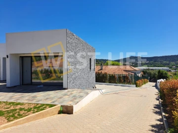 Moradia T4 para Venda em Azueira e Sobral da Abelheira