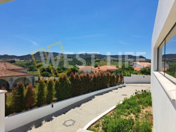 Moradia T4 para Venda em Azueira e Sobral da Abelheira
