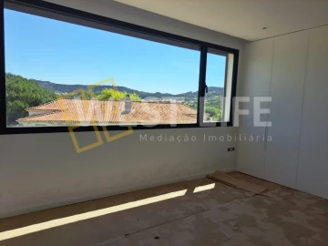 Moradia T4 para Venda em Azueira e Sobral da Abelheira