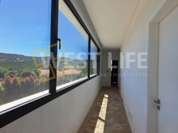 Moradia T4 para Venda em Azueira e Sobral da Abelheira