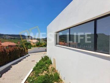 Moradia T4 para Venda em Azueira e Sobral da Abelheira