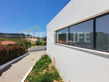 Moradia T4 para Venda em Azueira e Sobral da Abelheira