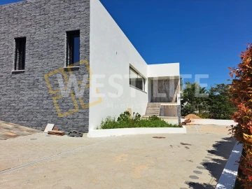 Moradia T4 para Venda em Azueira e Sobral da Abelheira