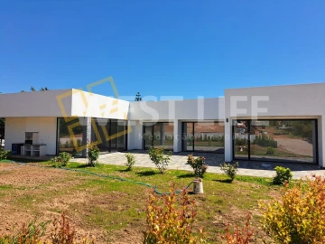 Moradia T4 para Venda em Azueira e Sobral da Abelheira