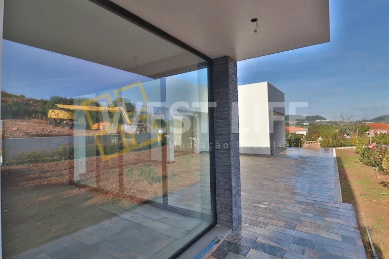 Moradia T4 para Venda em Azueira e Sobral da Abelheira Foto 10