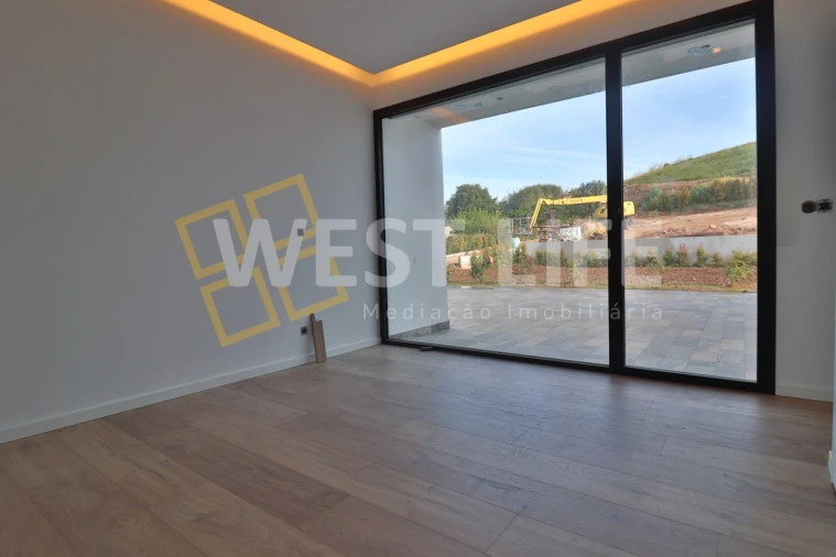 Moradia T4 para Venda em Azueira e Sobral da Abelheira Foto 19