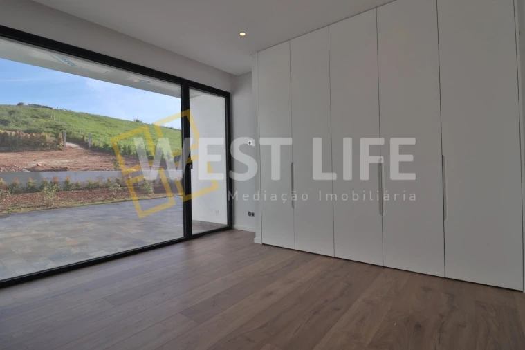 Moradia T4 para Venda em Azueira e Sobral da Abelheira Foto 22