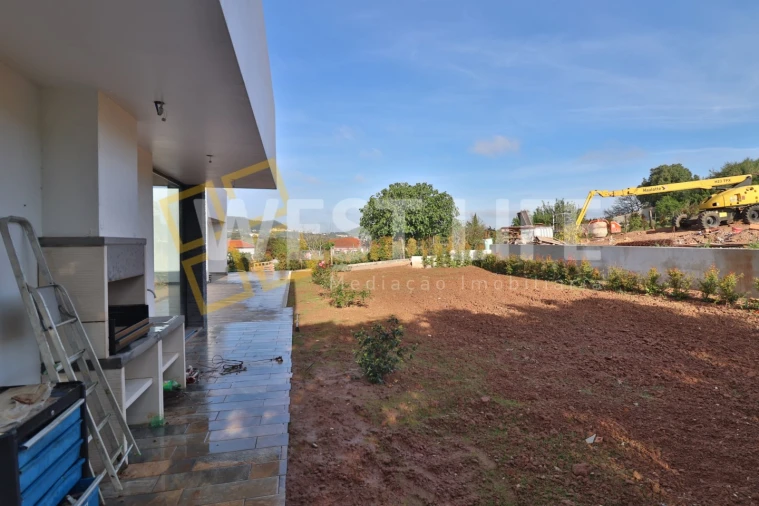 Moradia T4 para Venda em Azueira e Sobral da Abelheira Foto 24