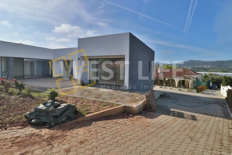 Moradia T4 para Venda em Azueira e Sobral da Abelheira Foto 29