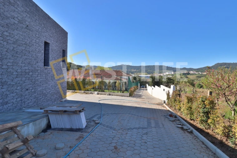 Moradia T4 para Venda em Azueira e Sobral da Abelheira Foto 32