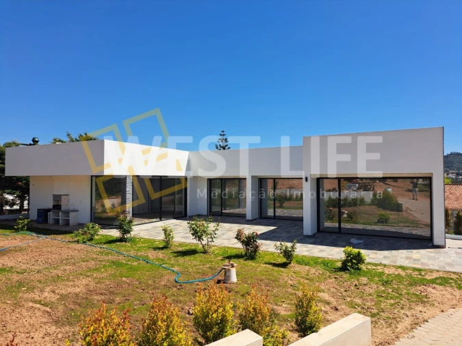 Moradia T4 para Venda em Azueira e Sobral da Abelheira