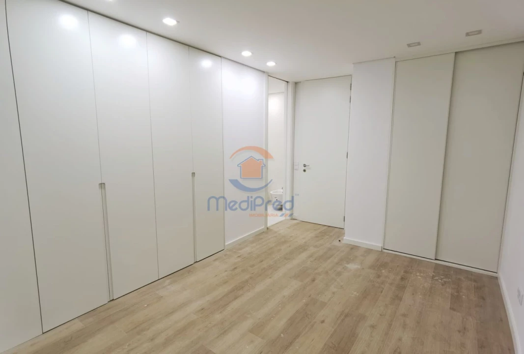 Apartamento T2 para Venda em Santo António dos Cavaleiros e Frielas Foto 4