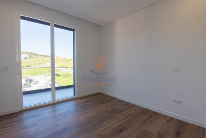 Apartamento T2 para Venda em Santo António dos Cavaleiros e Frielas