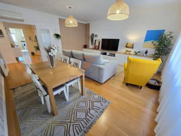 Apartamento T3 para Venda em Ramada e Caneças