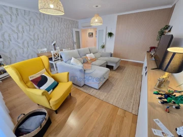 Apartamento T3 para Venda em Ramada e Caneças