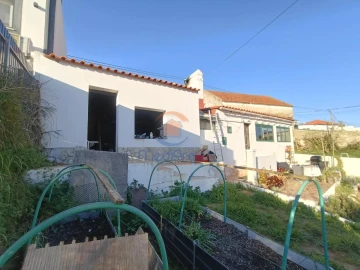 Moradia T2 para Venda em Carvoeira e Carmões