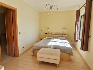 Moradia T3 para Venda em Santa Catarina da Fonte do Bispo