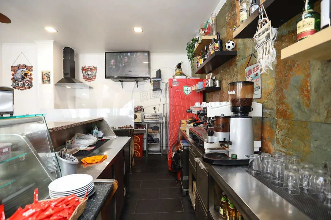 Loja para Arrendamento em Queluz e Belas Foto 3