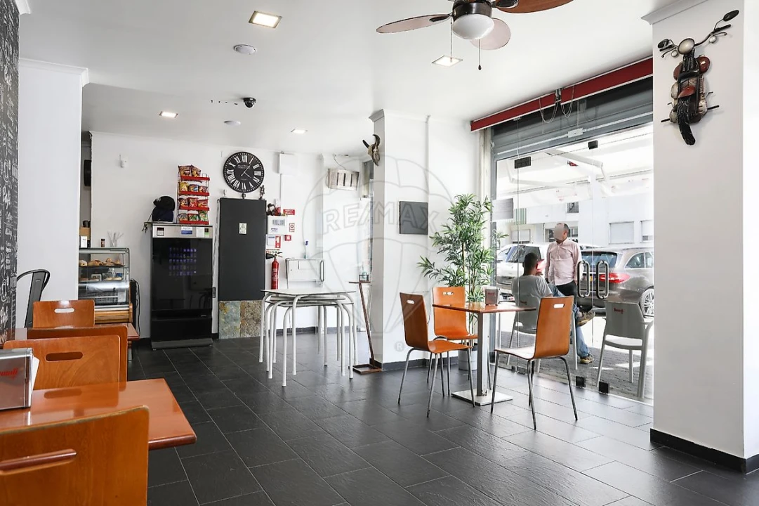 Loja para Arrendamento em Queluz e Belas Foto 10