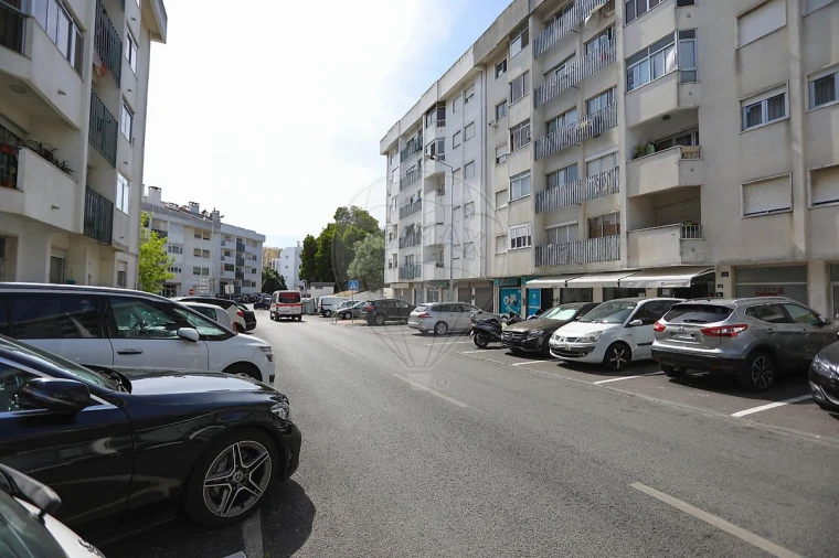 Loja para Arrendamento em Queluz e Belas Foto 11