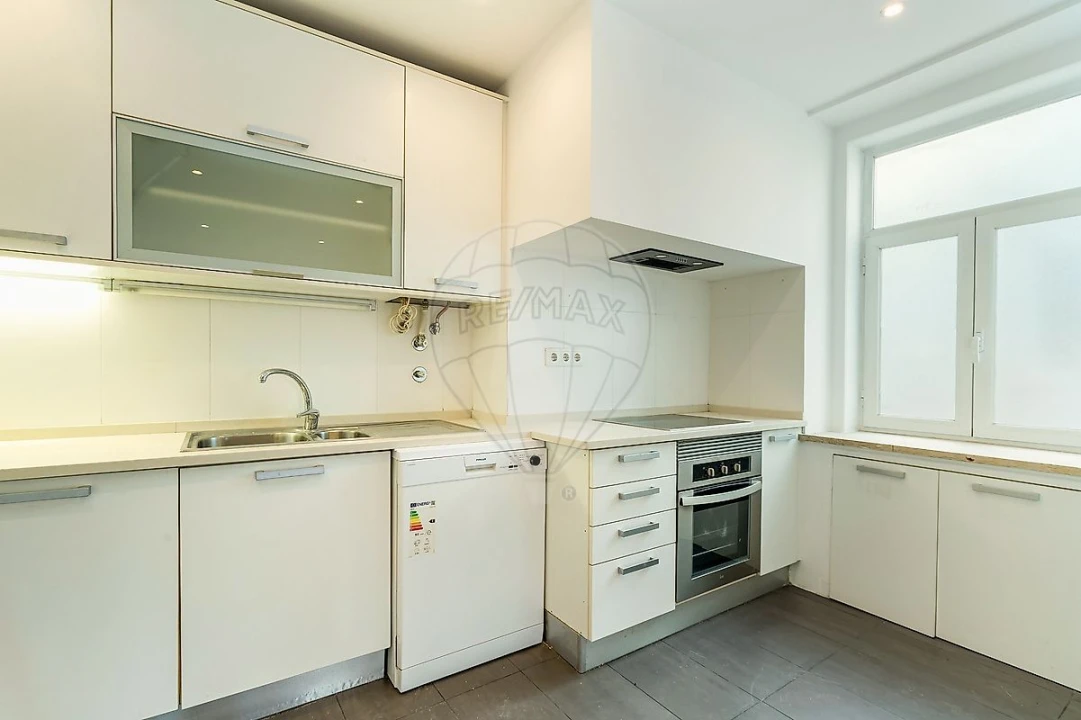 Apartamento T4 para Arrendamento em Misericórdia Foto 11