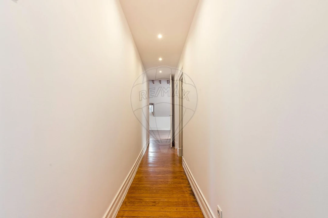 Apartamento T4 para Arrendamento em Misericórdia Foto 13