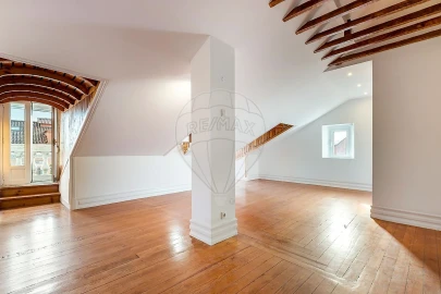 Apartamento T4 para Arrendamento em Misericórdia