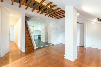 Apartamento T4 para Arrendamento em Misericórdia