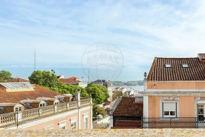 Apartamento T4 para Arrendamento em Misericórdia