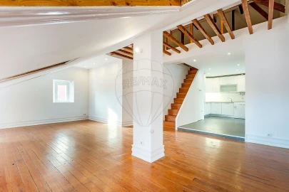 Apartamento T4 para Arrendamento em Misericórdia