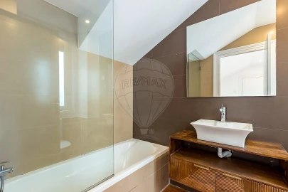 Apartamento T4 para Arrendamento em Misericórdia