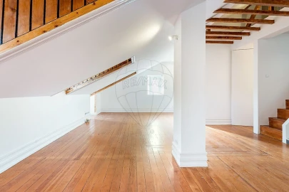 Apartamento T4 para Arrendamento em Misericórdia