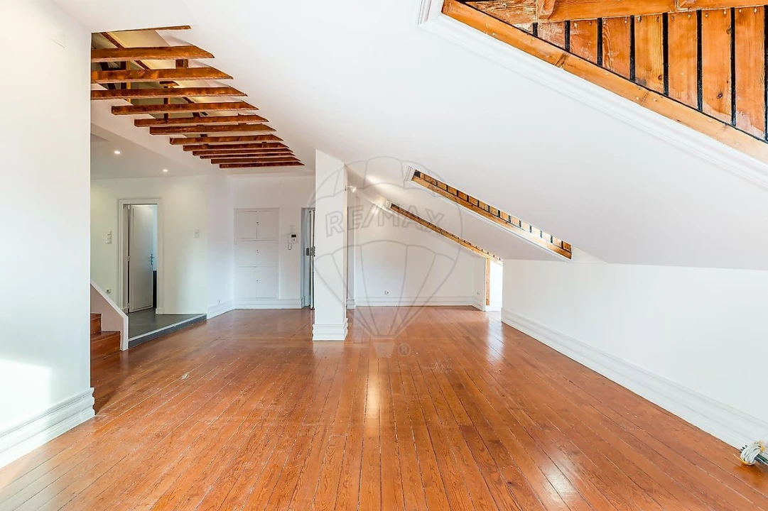 Apartamento T4 para Arrendamento em Misericórdia Foto 5