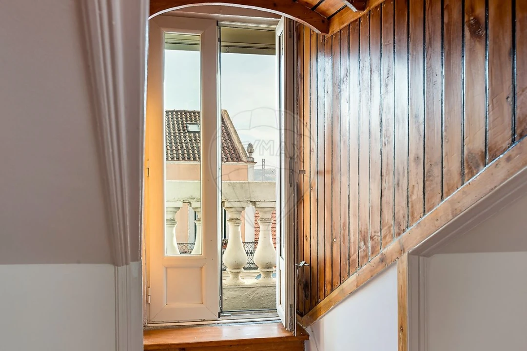 Apartamento T4 para Arrendamento em Misericórdia Foto 1