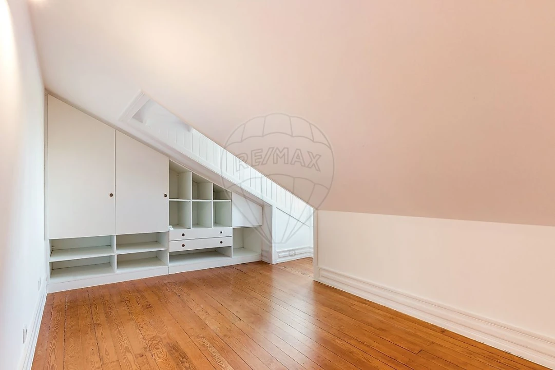 Apartamento T4 para Arrendamento em Misericórdia Foto 19